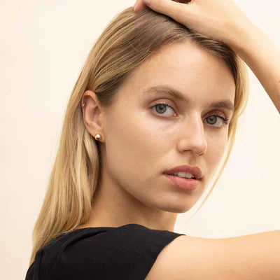 Ball™ | Pendientes de botón de oro 