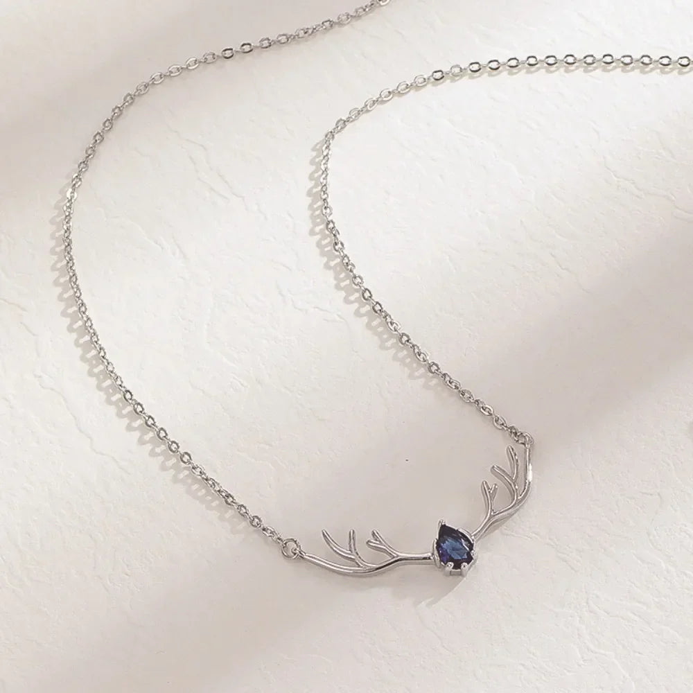 Collar de Cuerno de Ciervo con Encanto de Corazón Delicado