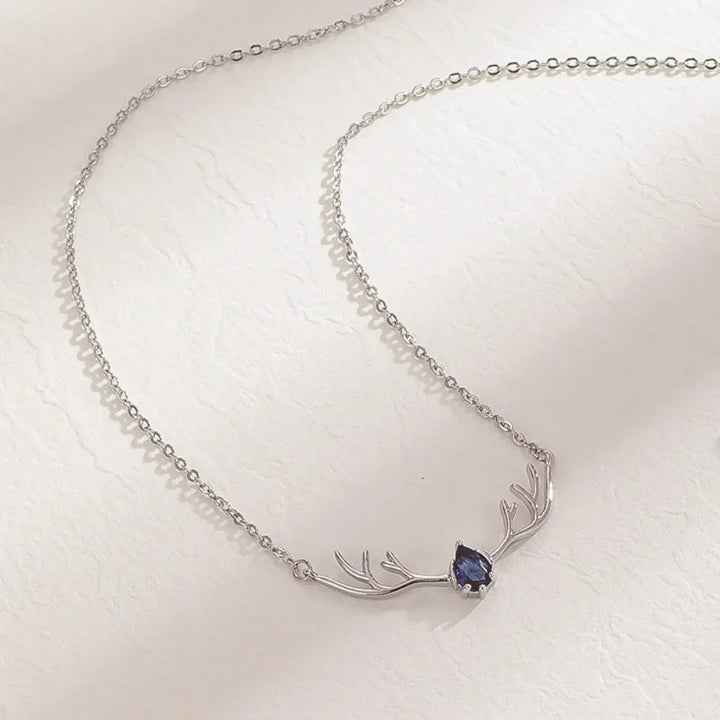 Collar de Cuerno de Ciervo con Encanto de Corazón Delicado