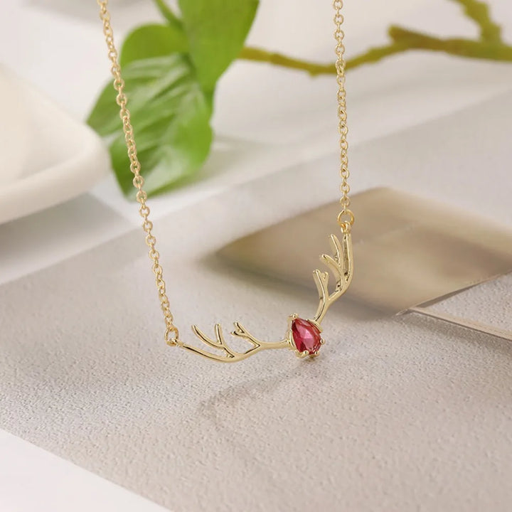 Collar de Cuerno de Ciervo con Encanto de Corazón Delicado