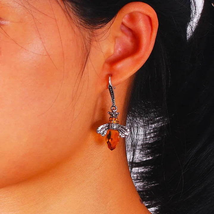 Conjunto de Collar y Pendientes de Abeja Vintage