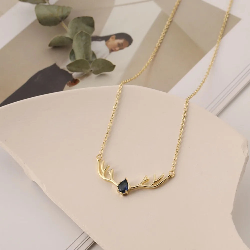 Collar de Cuerno de Ciervo con Encanto de Corazón Delicado