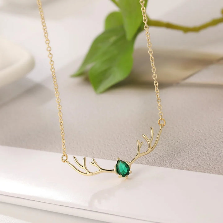 Collar de Cuerno de Ciervo con Encanto de Corazón Delicado