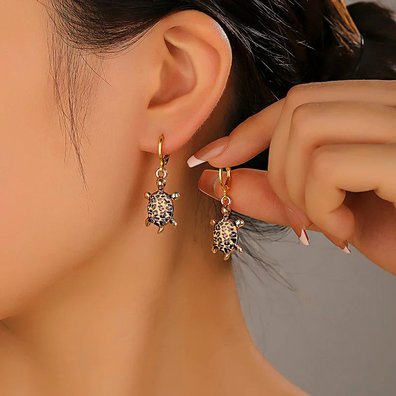 Pendientes Huggie de Tortuga Marina con Encanto Oceánico