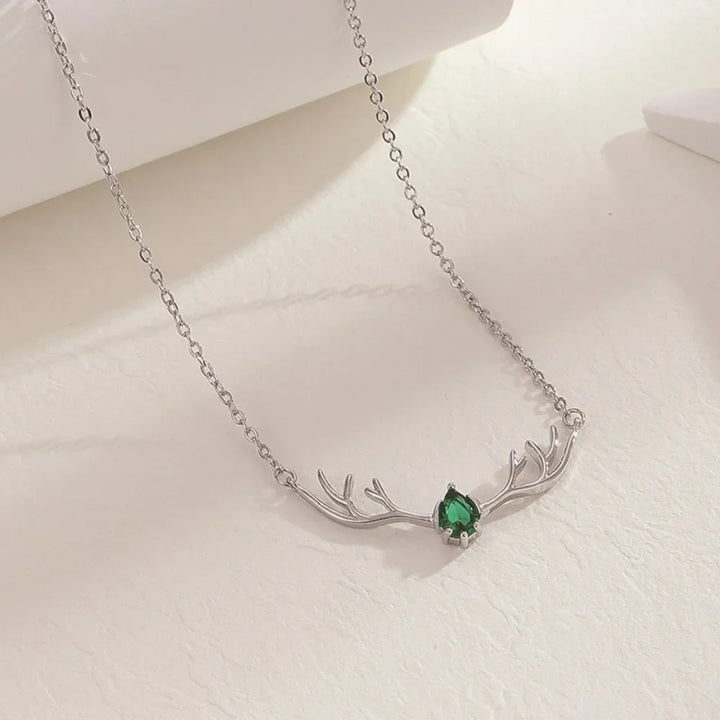Collar de Cuerno de Ciervo con Encanto de Corazón Delicado